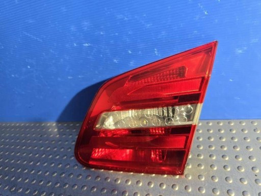 LAMPA FAR ZADNJA W KLAPIE ZADNJI STRANA DESNA MERCEDES-BENZ B W246 A2469066400 LAMPA FAR ZADNJA W KLAPIE ZADNJI STRANA DESNA MERCEDES-BENZ B W246 A2469066400