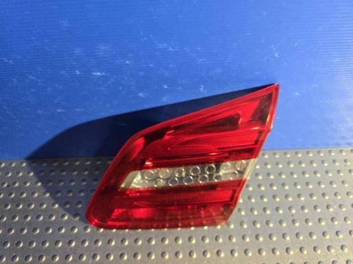 LAMPA FAR ZADNJA W KLAPIE ZADNJI STRANA DESNA MERCEDES-BENZ B W246 A2469066400 LAMPA FAR ZADNJA W KLAPIE ZADNJI STRANA DESNA MERCEDES-BENZ B W246 A2469066400