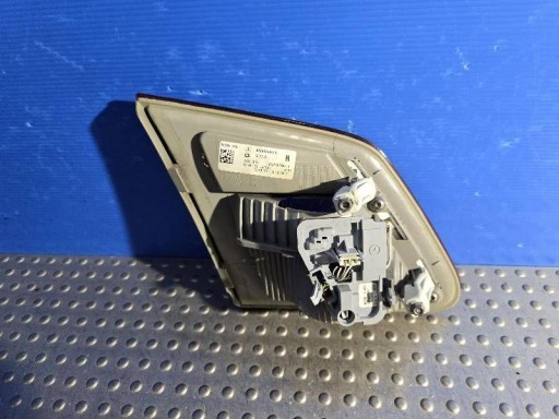 LAMPA FAR ZADNJA W KLAPIE ZADNJI STRANA DESNA MERCEDES-BENZ B W246 A2469066400 LAMPA FAR ZADNJA W KLAPIE ZADNJI STRANA DESNA MERCEDES-BENZ B W246 A2469066400