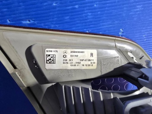 LAMPA FAR ZADNJA W KLAPIE ZADNJI STRANA DESNA MERCEDES-BENZ B W246 A2469066400 LAMPA FAR ZADNJA W KLAPIE ZADNJI STRANA DESNA MERCEDES-BENZ B W246 A2469066400