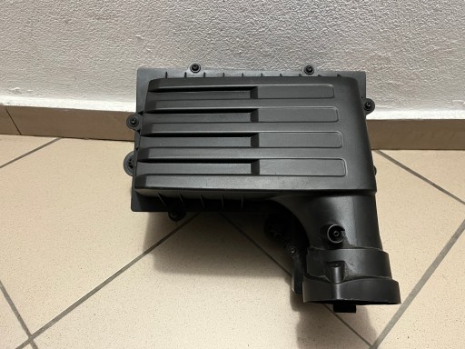 KUČIŠTE FILTERA ZRAKA SEAT AUDI VW SKODA OE 5Q0129607AA