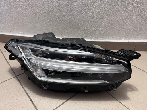 LAMPA FAR PREDNJA STRANA DESNA VOLVO XC90 XC-90 II 2 15- 32228303