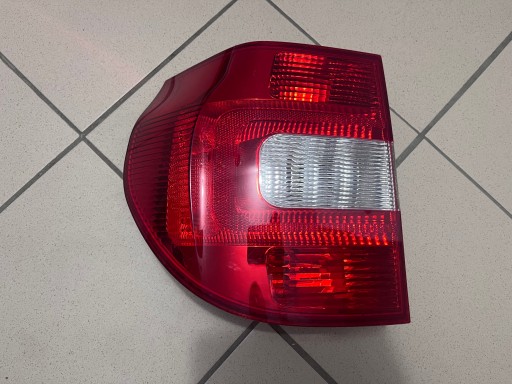 LAMPA FAR LIJEVA STRANA ZADNJA  ZADNJI SKODA YETI 5L0 09-