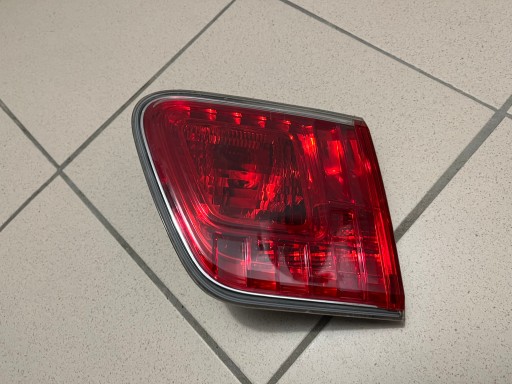 LAMPA FAR ZADNJA  ZADNJI LIJEVA STRANA W GEPEKA TOYOTA AVENSIS T27