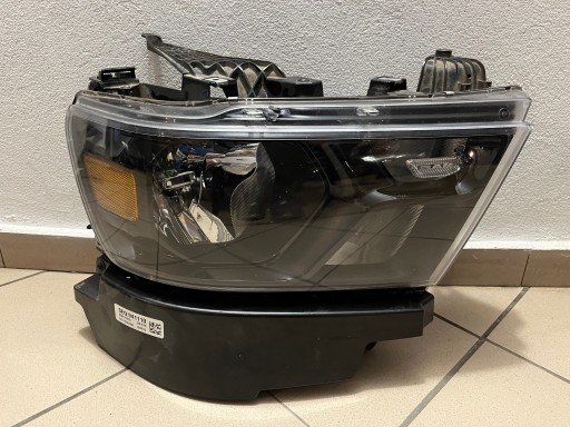 LAMPA FAR PREDNJA STRANA DESNA DODGE RAM 1500 19- OBIČNA USA P68316086AH