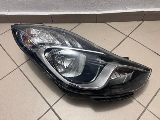 LAMPA FAR PREDNJA STRANA DESNA HYUNDAI IX20 IX-20 10-