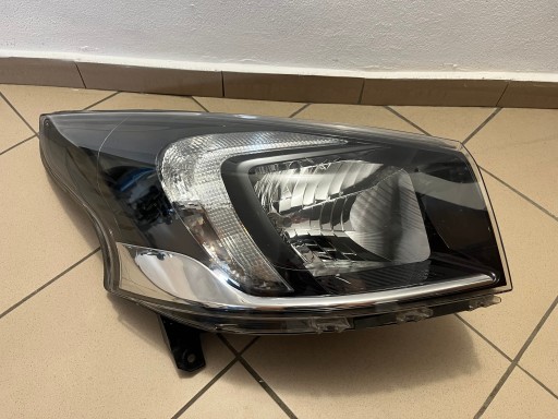 RENAULT TRAFIC III 3 OPEL VIVARO LAMPA FAR PREDNJA STRANA DESNA 260104643R