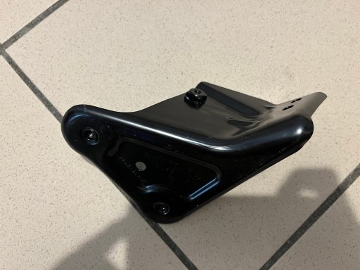 SEAT TOLEDO IV SKODA RAPID NOSAČ BLATOBRANA LIJEVA STRANA