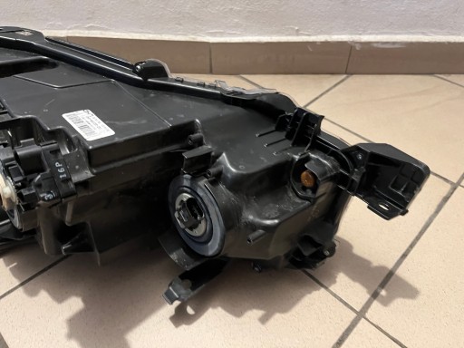 TOYOTA HILUX VIII 8 20- LAMPA FAR PREDNJA STRANA DESNA 1EJ-923364 TOYOTA HILUX VIII 8 20- LAMPA FAR PREDNJA STRANA DESNA 1EJ-923364