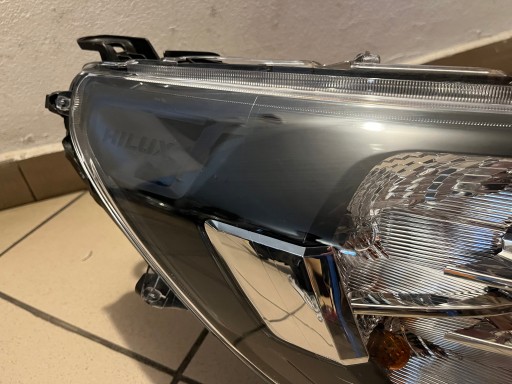 TOYOTA HILUX VIII 8 20- LAMPA FAR PREDNJA STRANA DESNA 1EJ-923364 TOYOTA HILUX VIII 8 20- LAMPA FAR PREDNJA STRANA DESNA 1EJ-923364