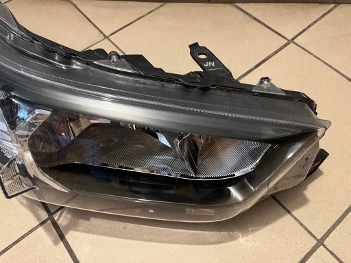 TOYOTA HILUX VIII 8 20- LAMPA FAR PREDNJA STRANA DESNA 1EJ-923364 TOYOTA HILUX VIII 8 20- LAMPA FAR PREDNJA STRANA DESNA 1EJ-923364