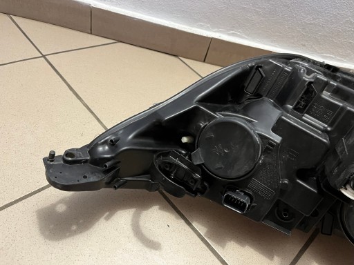 LAMPA FAR PREDNJA STRANA DESNA CITROEN C4 DS4 II 2 REDIZAJN 15- 9808623780