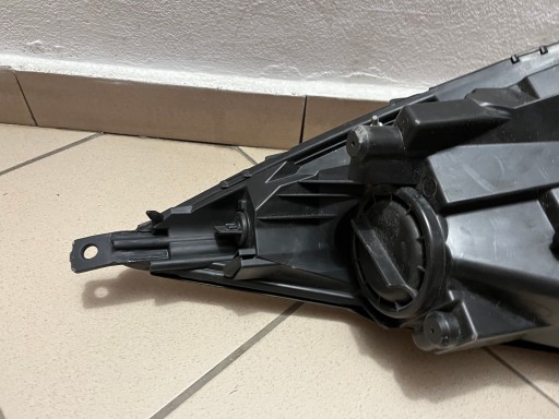 LAMPA FAR PREDNJA STRANA DESNA KIA VENGA 09- 92102-1P000