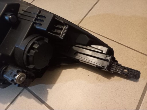 KIA RIO V 5 LAMPA FAR LIJEVA STRANA PREDNJA KIA RIO V 5 LAMPA FAR LIJEVA STRANA PREDNJA