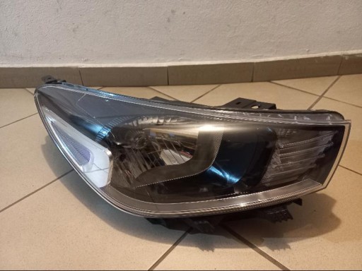 KIA RIO V 5 LAMPA FAR PREDNJA STRANA DESNA KIA RIO V 5 LAMPA FAR PREDNJA STRANA DESNA