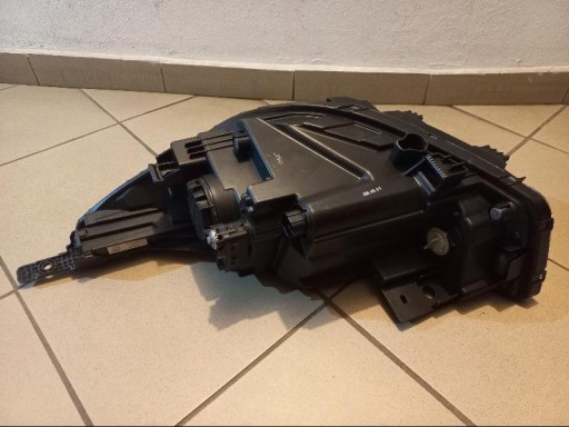 KIA RIO V 5 LAMPA FAR PREDNJA STRANA DESNA KIA RIO V 5 LAMPA FAR PREDNJA STRANA DESNA