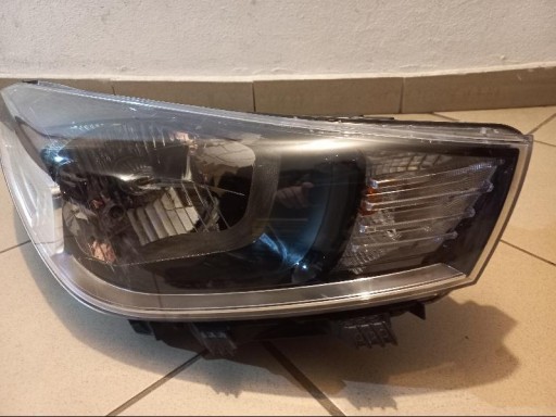 KIA RIO V 5 LAMPA FAR PREDNJA STRANA DESNA KIA RIO V 5 LAMPA FAR PREDNJA STRANA DESNA