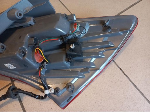 HYUNDAI IX20 IX-20 1K0 10- LAMPA FAR ZADNJA  ZADNJI LIJEVA STRANA