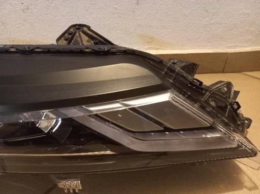 MITSUBISHI L200 FULL LED LAMPA FAR PREDNJA STRANA DESNA