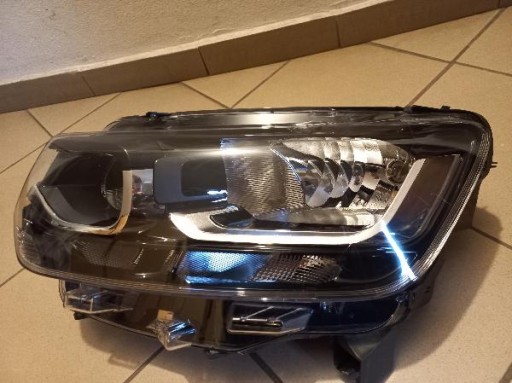 TOYOTA PROACE CITY VERSO LAMPA FAR LIJEVA STRANA PREDNJA TOYOTA PROACE CITY VERSO LAMPA FAR LIJEVA STRANA PREDNJA