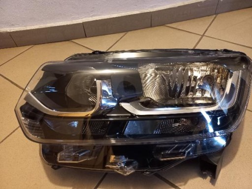 TOYOTA PROACE CITY VERSO LAMPA FAR LIJEVA STRANA PREDNJA TOYOTA PROACE CITY VERSO LAMPA FAR LIJEVA STRANA PREDNJA