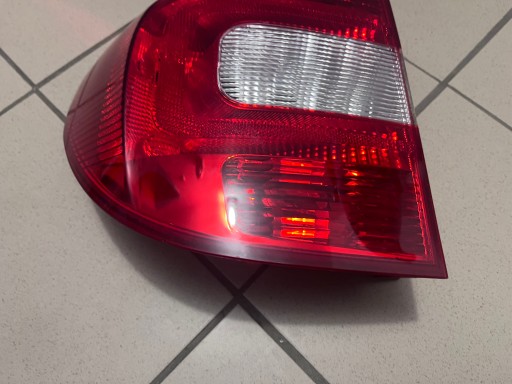 LAMPA FAR LIJEVA STRANA ZADNJA  ZADNJI SKODA YETI 5L0 09-