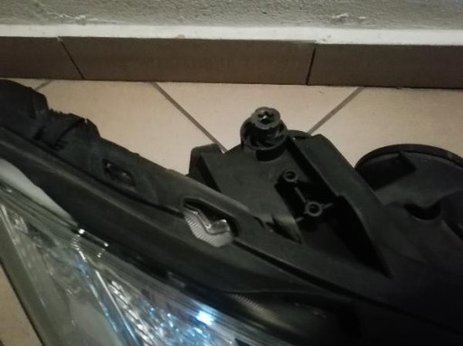 MERCEDES W221 221 A2218201439 LAMPA FAR PREDNJA STRANA