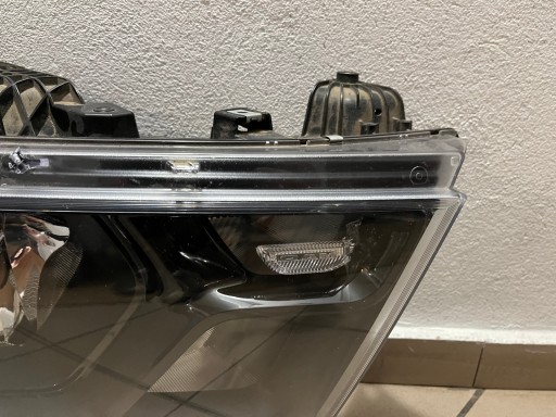 LAMPA FAR PREDNJA STRANA DESNA DODGE RAM 1500 19- OBIČNA USA P68316086AH