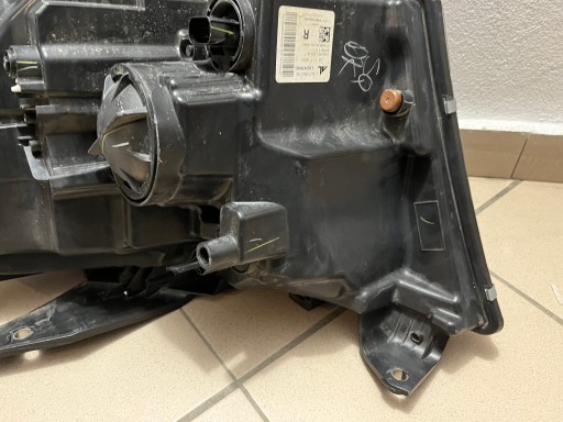 LAMPA FAR PREDNJA STRANA DESNA DODGE RAM 1500 19- OBIČNA USA P68316086AH