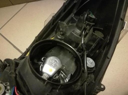 SUBARU LEGACY OUTBACK XENON 09- LAMPA FAR PREDNJA STRANA DESNA SUBARU LEGACY OUTBACK XENON 09- LAMPA FAR PREDNJA STRANA DESNA