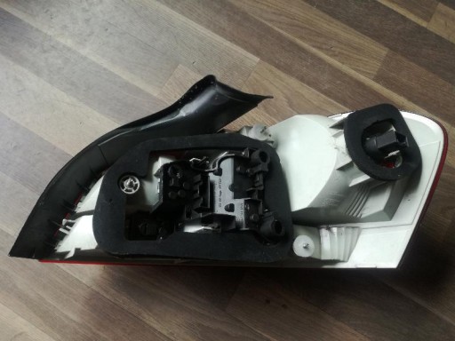 BMW 1 I E82 E-82 E88 COUPE LAMPA FAR ZADNJA STRANA BMW 1 I E82 E-82 E88 COUPE LAMPA FAR ZADNJA STRANA