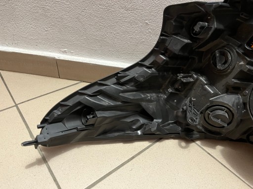 LAMPA FAR PREDNJA STRANA DESNA RENAULT TRAFIC III 3 OPEL VIVARO B II 260104643R LAMPA FAR PREDNJA STRANA DESNA RENAULT TRAFIC III 3 OPEL VIVARO B II 260104643R
