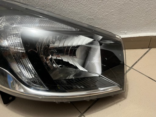LAMPA FAR PREDNJA STRANA DESNA RENAULT TRAFIC III 3 OPEL VIVARO B II 260104643R LAMPA FAR PREDNJA STRANA DESNA RENAULT TRAFIC III 3 OPEL VIVARO B II 260104643R