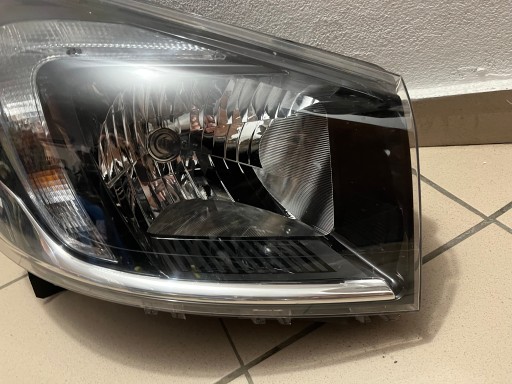 LAMPA FAR PREDNJA STRANA DESNA RENAULT TRAFIC III 3 OPEL VIVARO B II 260104643R LAMPA FAR PREDNJA STRANA DESNA RENAULT TRAFIC III 3 OPEL VIVARO B II 260104643R