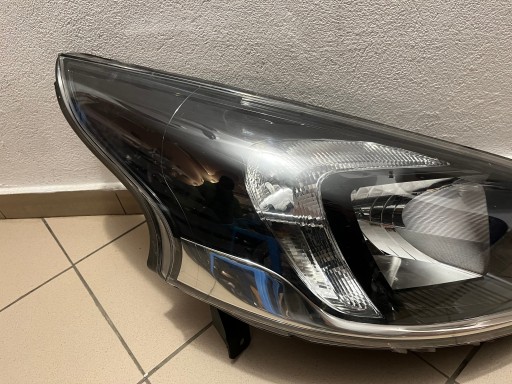 LAMPA FAR PREDNJA STRANA DESNA RENAULT TRAFIC III 3 OPEL VIVARO B II 260104643R LAMPA FAR PREDNJA STRANA DESNA RENAULT TRAFIC III 3 OPEL VIVARO B II 260104643R