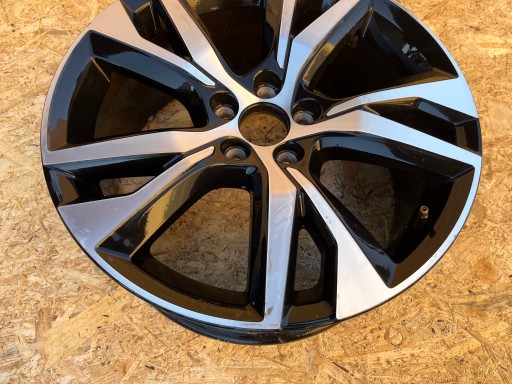 FELGA ALUMINIJSKA OE VOLVO V60 II S60 III 8X18 ET42 31471482 FELGA ALUMINIJSKA OE VOLVO V60 II S60 III 8X18 ET42 31471482