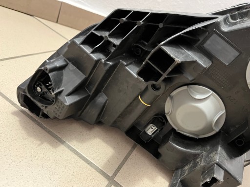 LAMPA FAR PREDNJA STRANA DESNA FORD TOURNEO COURIER MK2 II 2