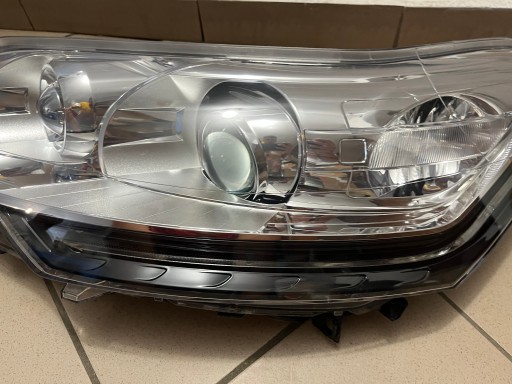 LAMPA FAR PREDNJA STRANA LIJEVA CITROEN C5 C-5 III 3 REDIZAJN XENON X7 11- 9674399580
