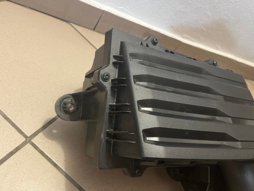 KUČIŠTE FILTERA ZRAKA VOLKSWAGEN VW AUDI SEAT SKODA 5QF129601K