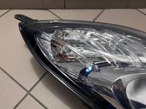 LAMPA FAR PREDNJA STRANA DESNA HYUNDAI IX20 IX-20 10-