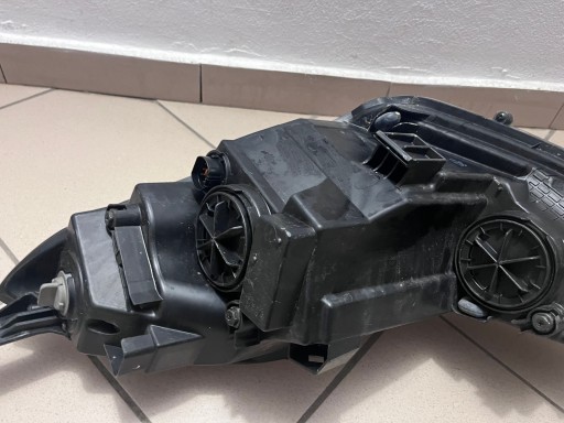 LAMPA FAR PREDNJA STRANA DESNA HYUNDAI IX20 IX-20 10-
