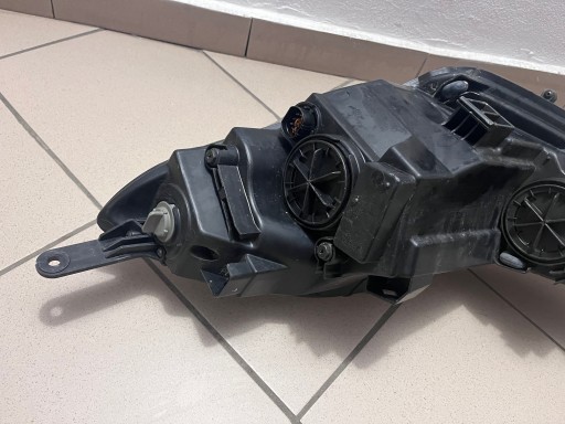 LAMPA FAR PREDNJA STRANA DESNA HYUNDAI IX20 IX-20 10-