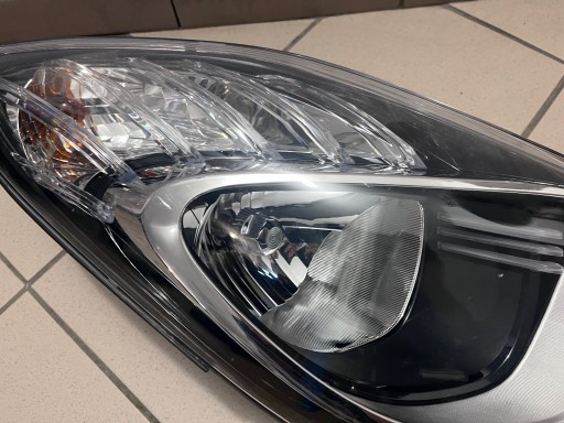 LAMPA FAR PREDNJA STRANA DESNA HYUNDAI IX20 IX-20 10-