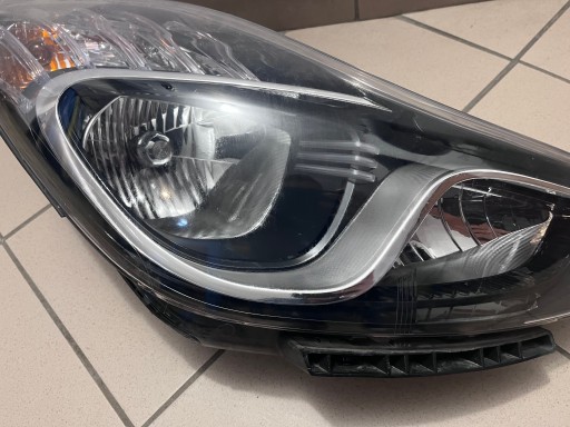 LAMPA FAR PREDNJA STRANA DESNA HYUNDAI IX20 IX-20 10-