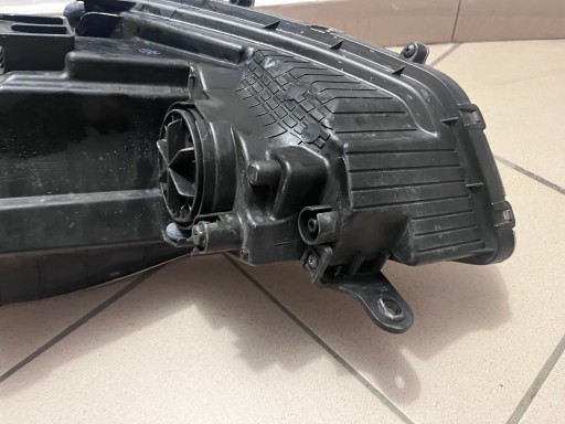 LAMPA FAR PREDNJA STRANA DESNA HYUNDAI IX20 IX-20 10-