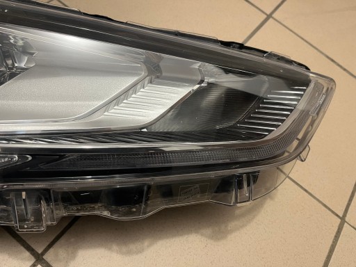 FORD TOURNEO CONNECT MK2 REDIZAJN XENON KT1B LAMPA FAR PREDNJA STRANA DESNA KT1B-13D154-AD