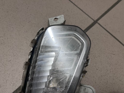 LAMPA FAR MAGLENKA PREDNJA STRANA DESNA VOLVO V40 V-40 II 2 31323116