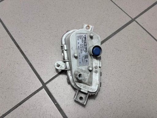 LAMPA FAR MAGLENKA PREDNJA STRANA DESNA VOLVO V40 V-40 II 2 31323116