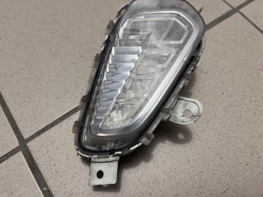 LAMPA FAR MAGLENKA PREDNJA STRANA DESNA VOLVO V40 V-40 II 2 31323116