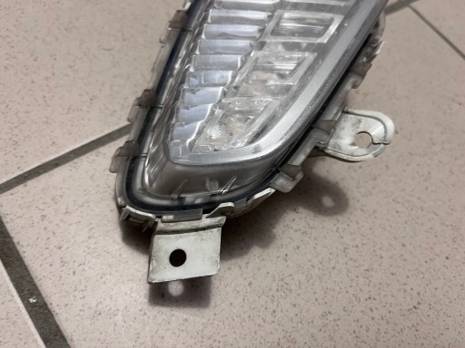 LAMPA FAR MAGLENKA PREDNJA STRANA DESNA VOLVO V40 V-40 II 2 31323116